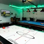 Best Location In Scottsdale, 8 Bedroom House, Heated Pool, Spa, Game Room, Bbq, Putting Green