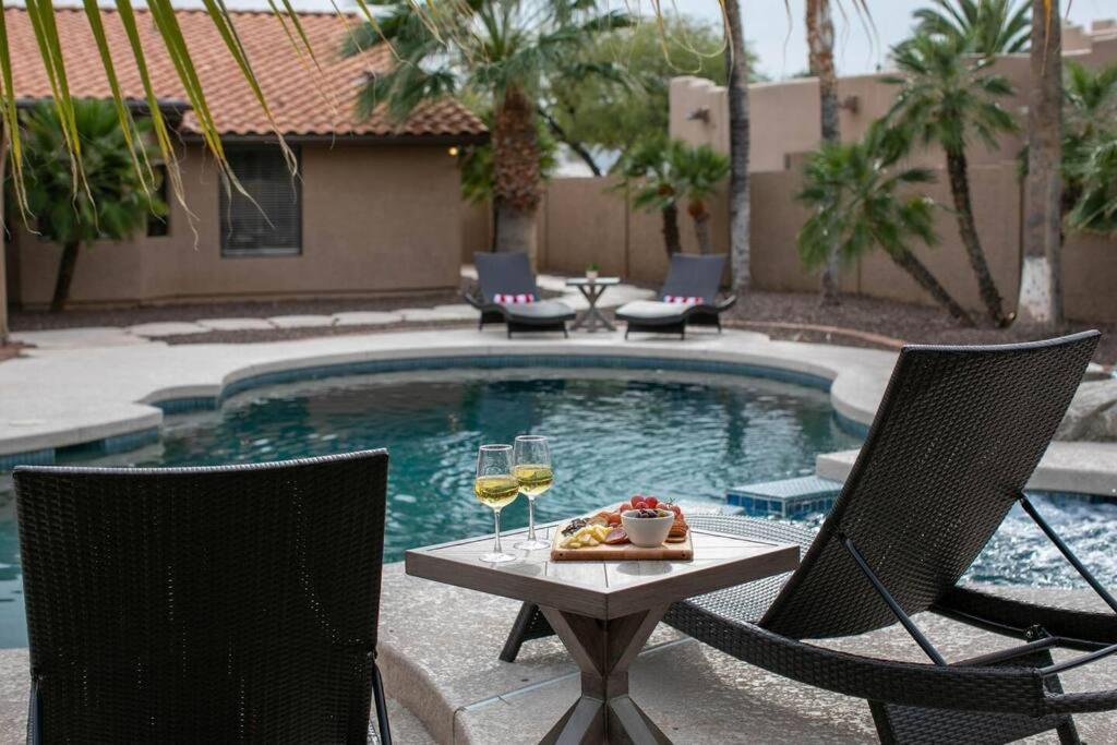 Location In Scottsdale, 8 Bedroom House, Heated Pool, Spa, Game Room, Bbq, Putting