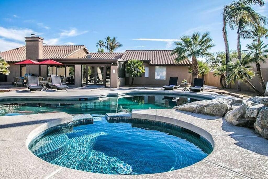 Location In Scottsdale, 8 Bedroom House, Heated Pool, Spa, Game Room, Bbq, Putting Rumah liburan