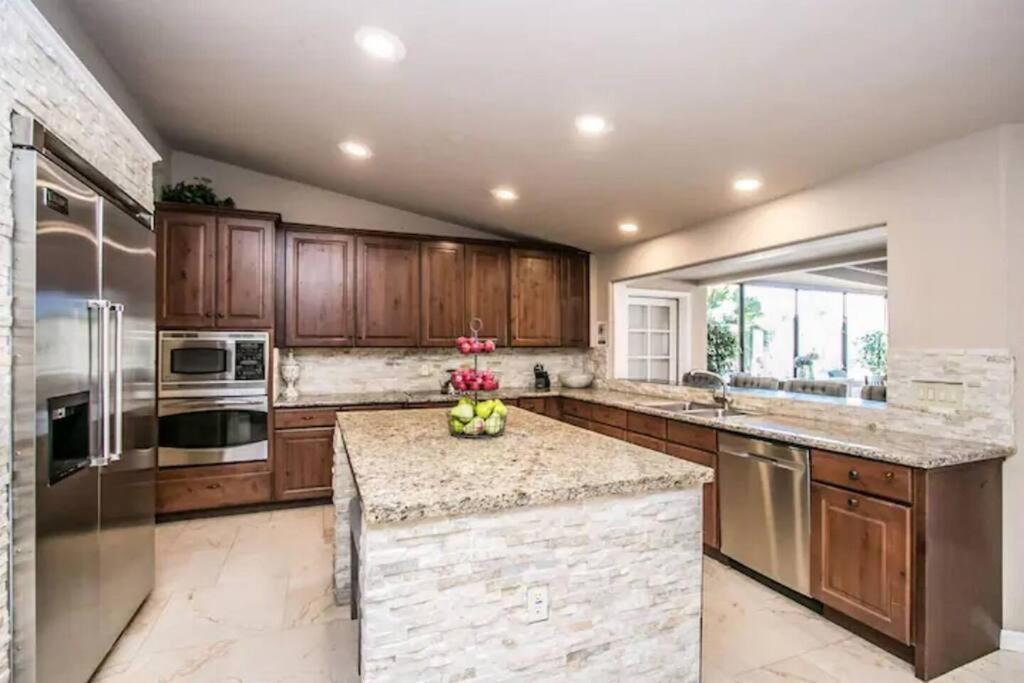 Location In Scottsdale, 8 Bedroom House, Heated Pool, Spa, Game Room, Bbq, Putting Rumah liburan