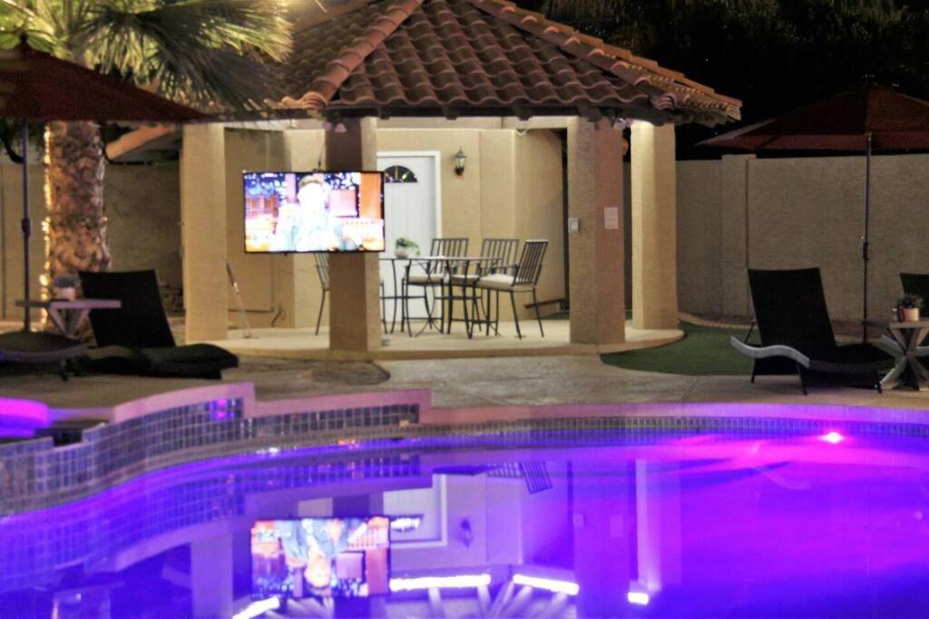 Location In Scottsdale, 8 Bedroom House, Heated Pool, Spa, Game Room, Bbq, Putting *