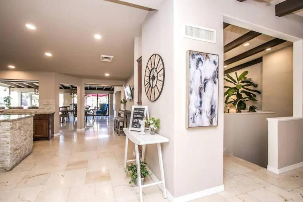Location In Scottsdale, 8 Bedroom House, Heated Pool, Spa, Game Room, Bbq, Putting Phoenix