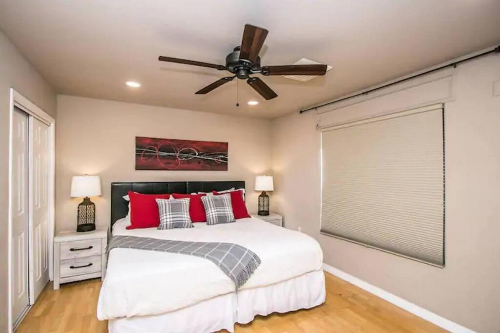 Location In Scottsdale, 8 Bedroom House, Heated Pool, Spa, Game Room, Bbq, Putting Phoenix