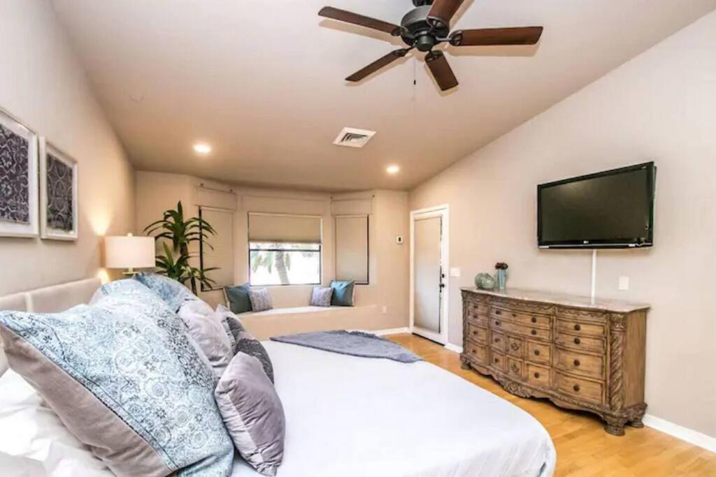 Location In Scottsdale, 8 Bedroom House, Heated Pool, Spa, Game Room, Bbq, Putting Holiday home *